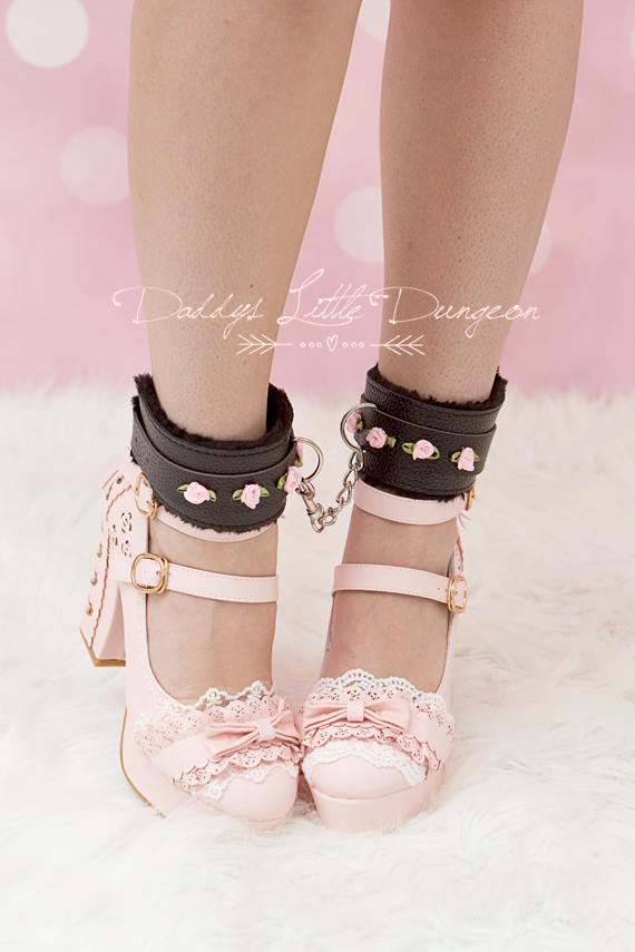 DDLG Pretty Black Furry BDSM Bondage Ankle Leg Foot Shackles Cuffs with Pink Bows for Cosplay and Pet Play